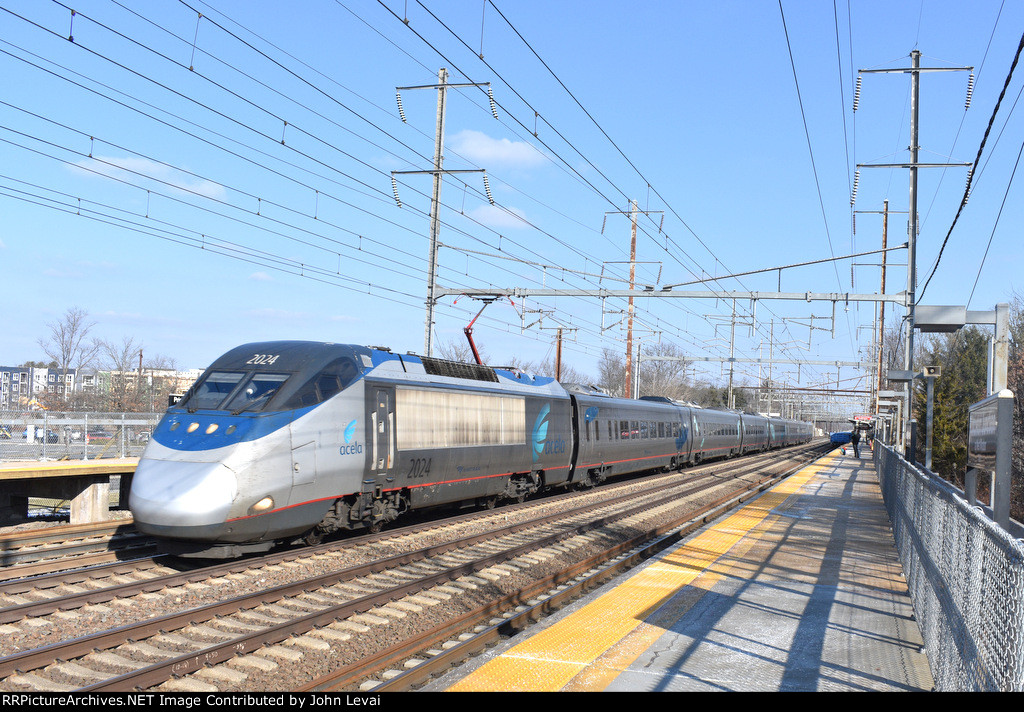 Amtrak Acela Train # 2271 heading to DC 